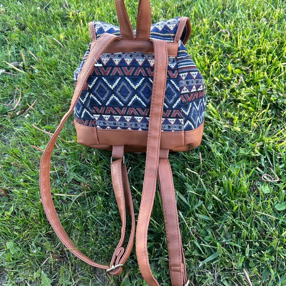 Small woven carrying bag - Picture 3 of 8